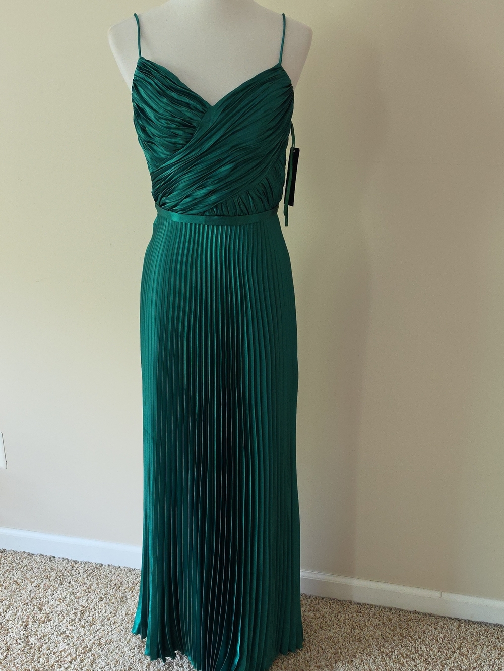 Betsy Adam Emerald Green Pleated Spaghetti Strap Evening Dress Brand New